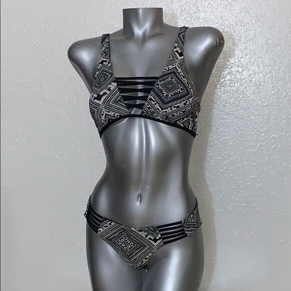 Other - REVERSIBLE GEO Print Bikini Medium